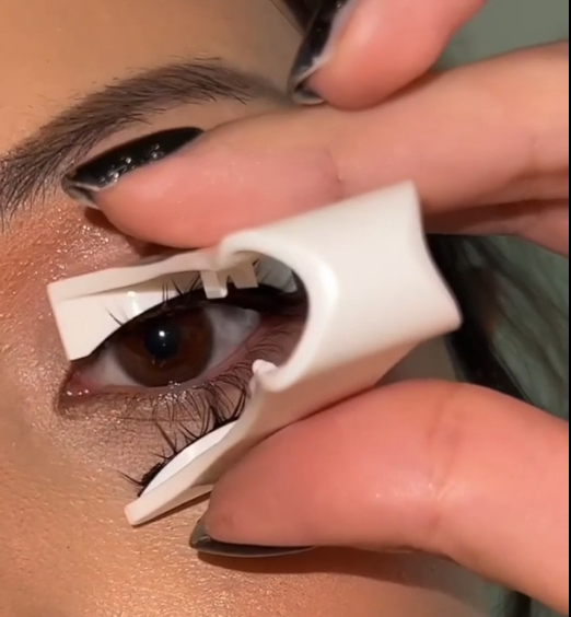 Comment mettre mes cils magnétiques 2