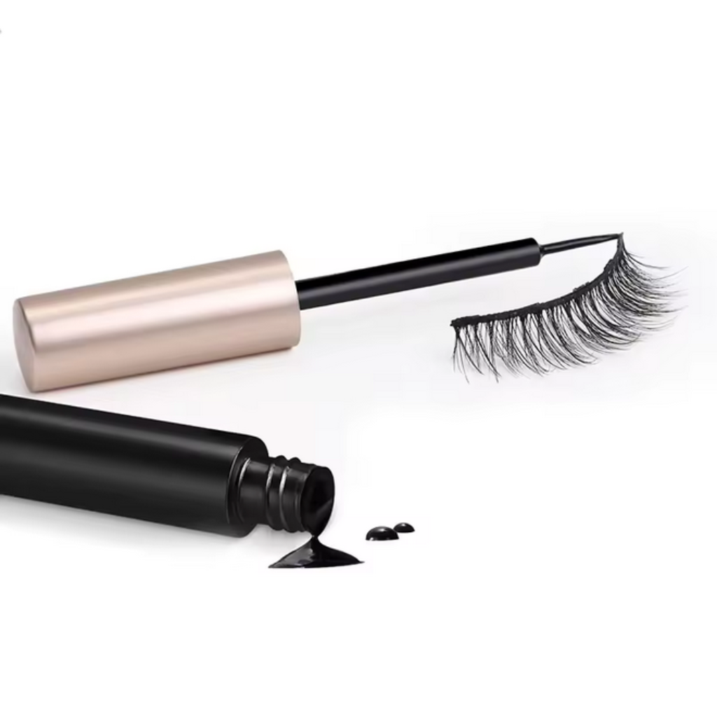 Eyeliner magnétique noir avec un pinceau tenant une frange de faux cils