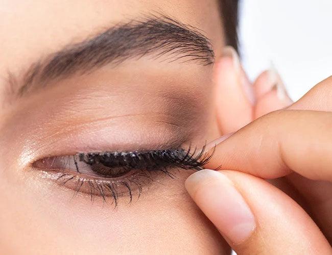 Comment mettre mes cils magnétiques 1
